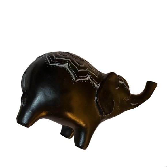 Small Carved Elephant Sculpture - Picture 8 of 9